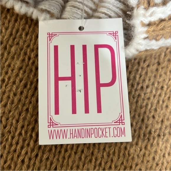 h.i.p. Camel and Cream mockneck Sweater size Medium - Picture 3 of 8